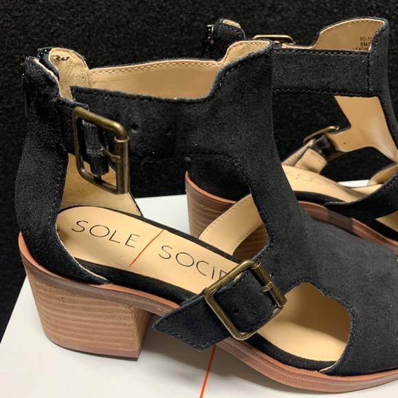 Tonni Buckle Shield Sandal
SOLE SOCIETY - Picture 15 of 16